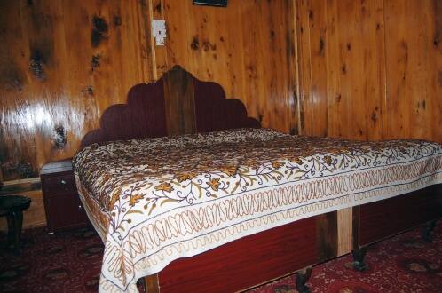 Royal Sovereign Houseboat, Srinagar 2